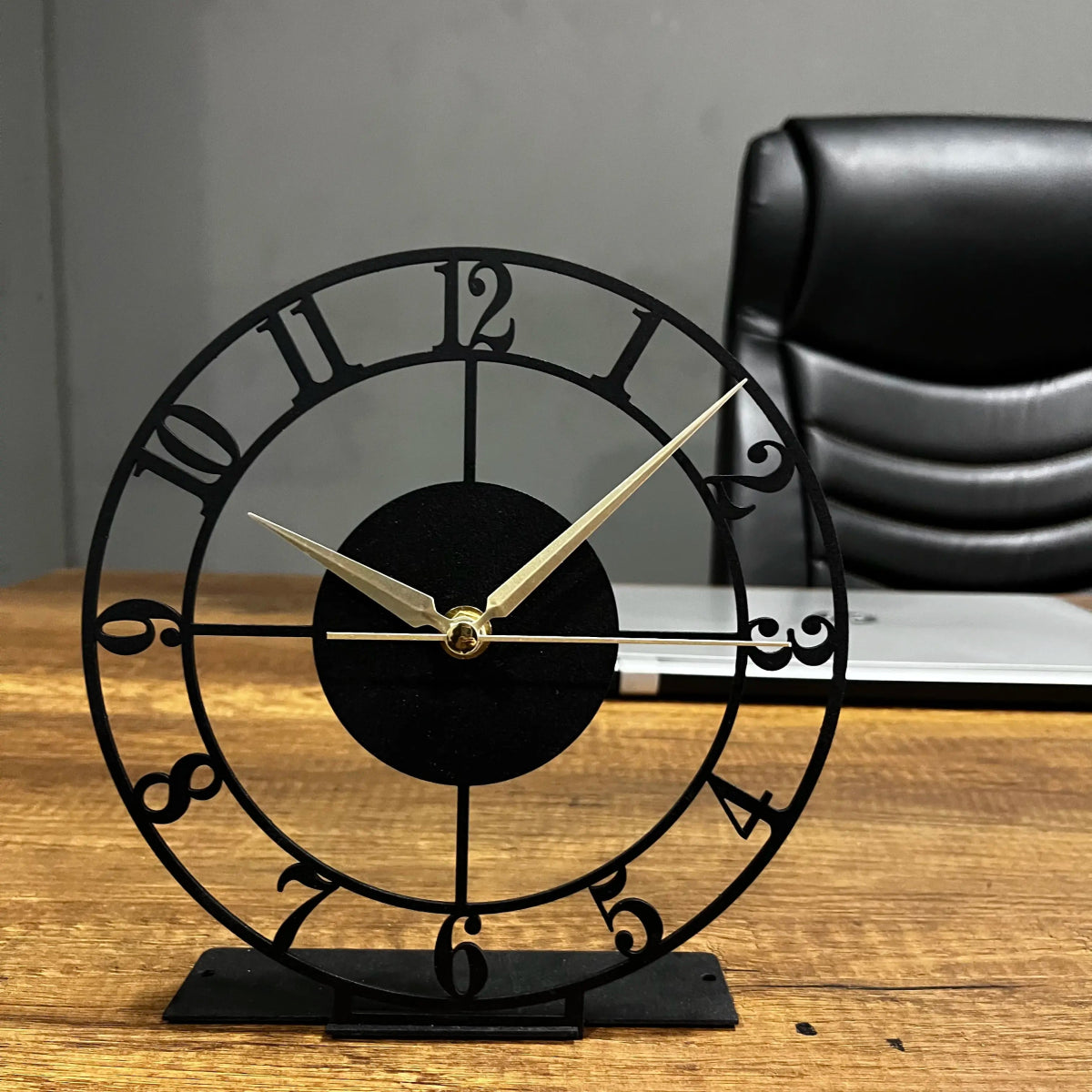 Minimalist Tabletop Clock With Metal Frame - Image 5
