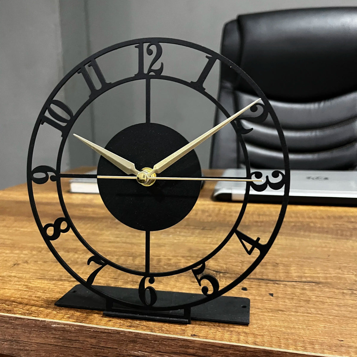 Minimalist Tabletop Clock With Metal Frame - Image 6